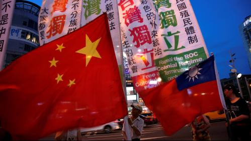 Members of a Taiwanese independence group march with flags around the group of pro-China supporters holding a rally calling peaceful reunification, 6 days before the inauguration ceremony of President-elect Tsai Ing-wen, in Taipei, Taiwan May 14, 2016. REUTERS/Tyrone Siu - RTSEBXR