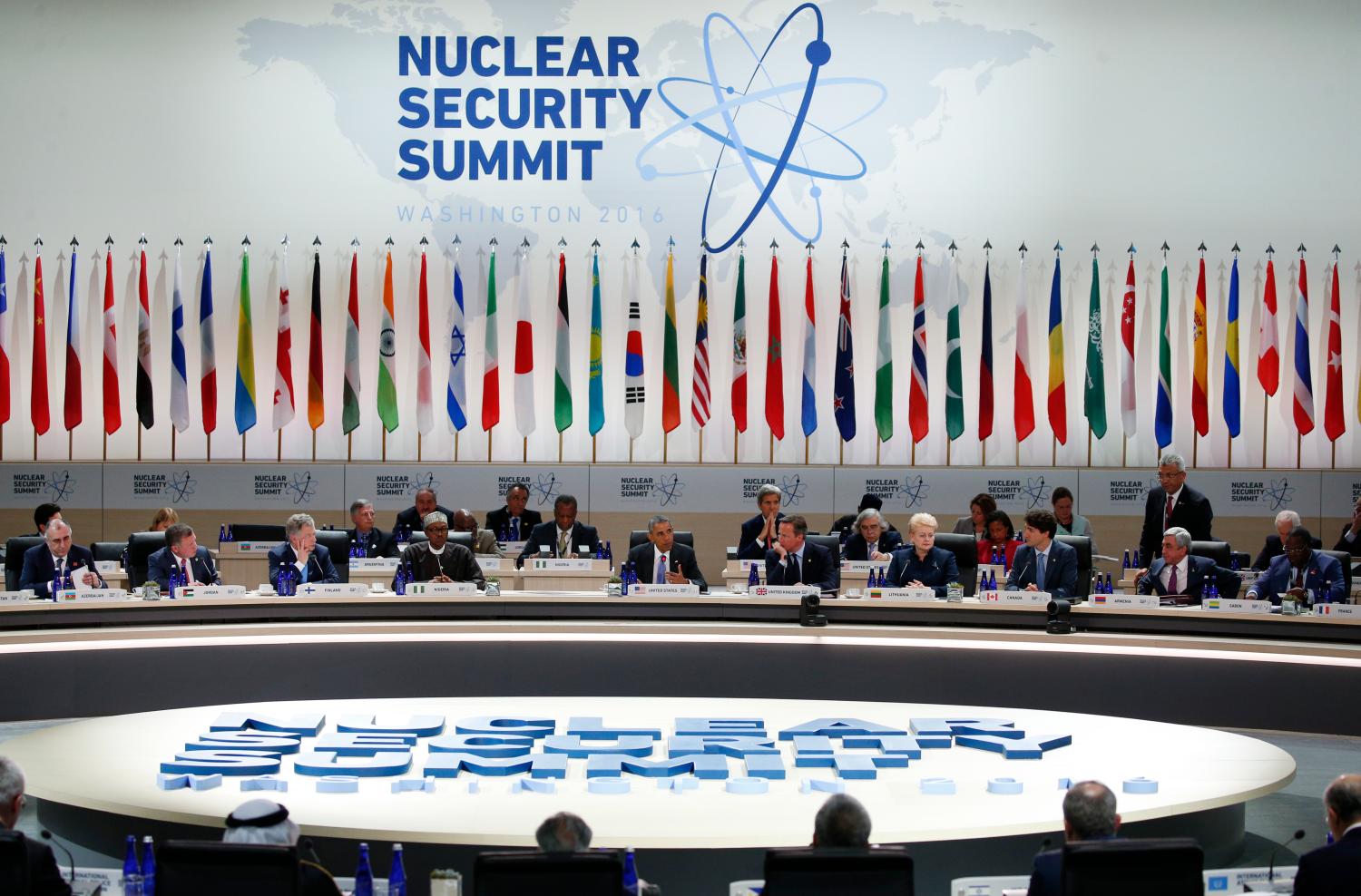 U.S. President Barack Obama chairs the closing session of the Nuclear Security Summit, focusing on the Counter-ISIL campaign, in Washington April 1, 2016. REUTERS/Kevin Lamarque - RTSD7IR