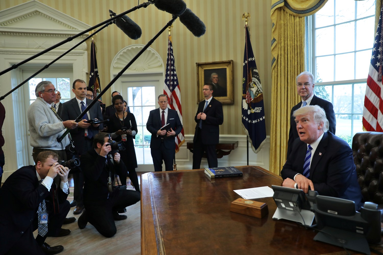 U.S. President Donald Trump talks to journalist at the Oval Office of the White House after the AHCA health care bill was pulled before a vote, accompanied by U.S. Health and Human Services Secretary Tom Price (2nd R) and Vice President Mike Pence (not pictured), in Washington, U.S., March 24, 2017. REUTERS/Carlos Barria - RTX32M39