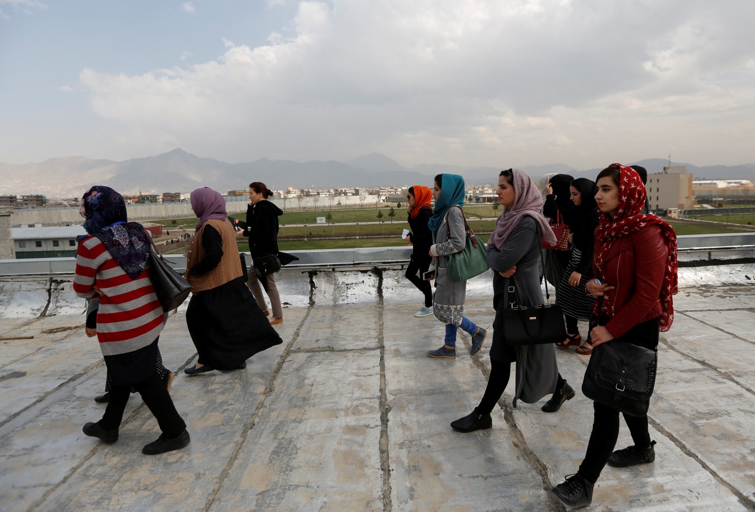 Female students of American University of Afghanistan walk on the roof of a building during a security training and new orientation sessions at a American University in Kabul, Afghanistan March 27, 2017.REUTERS/Mohammad Ismail - RTX32XRE