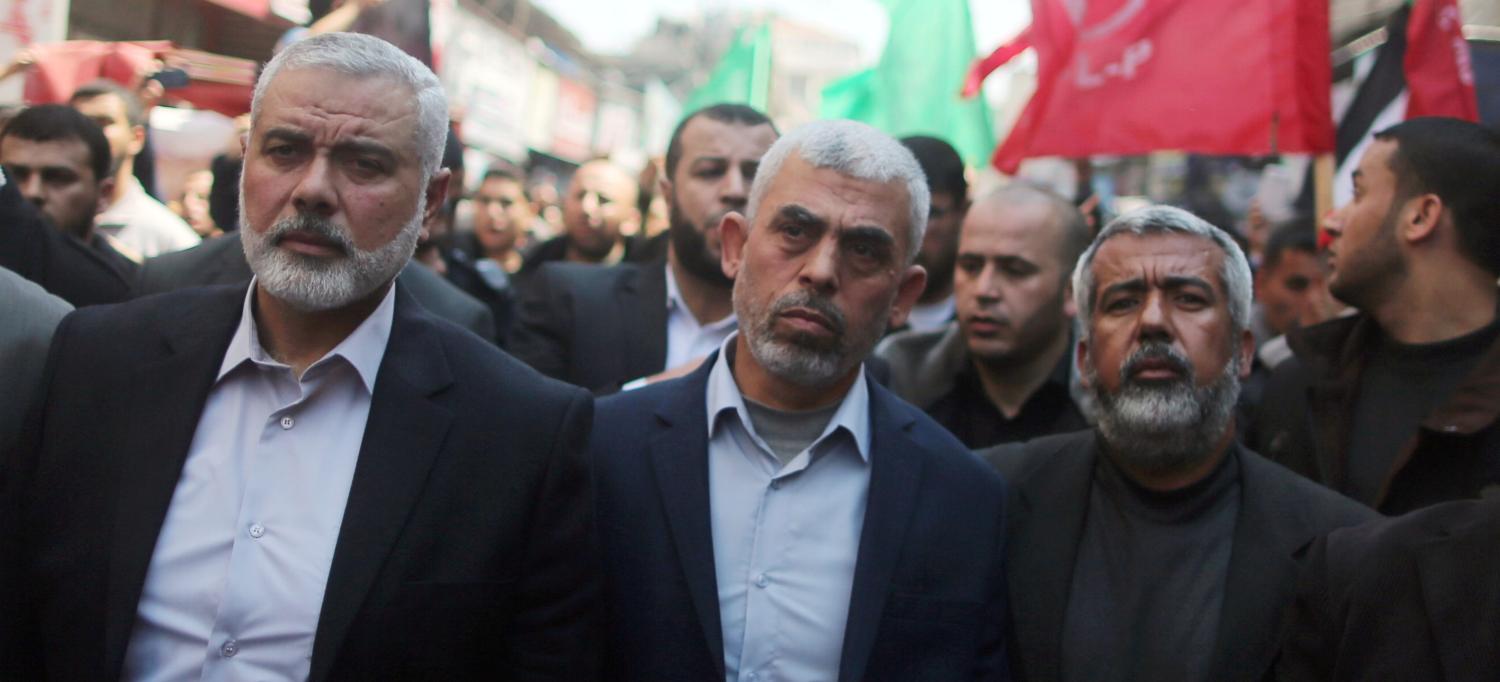 Hamas Gaza Chief Yehya Al-Sinwar (C) and Hamas leader Ismail Haniyeh (L) take part in the funeral of senior militant Mazen Fuqaha in Gaza City March 25, 2017. REUTERS/Mohammed Salem - RTX32NQR