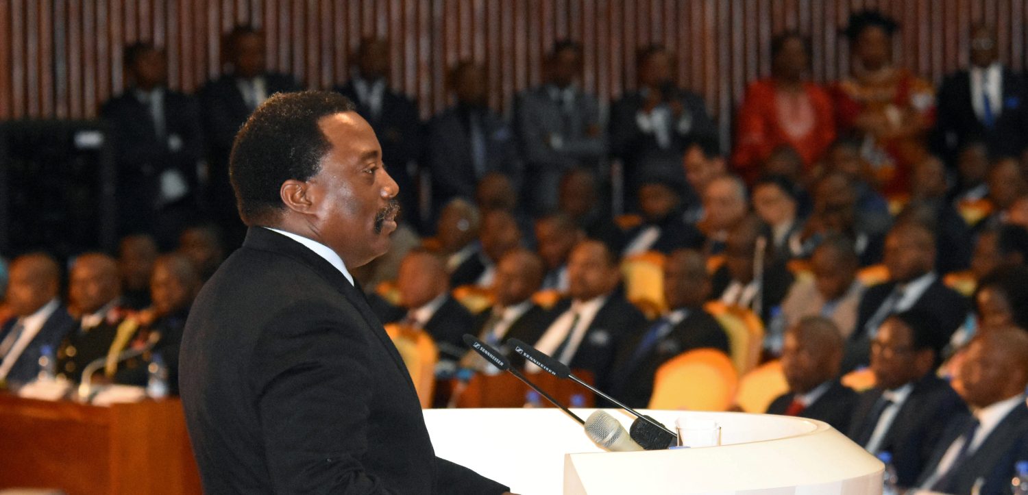 Democratic Republic of Congo's President Joseph Kabila addresses the nation at Palais du Peuple in Kinshasa, Democratic Republic of Congo April 5, 2017. REUTERS/Kenny Katombe - RTX347BQ