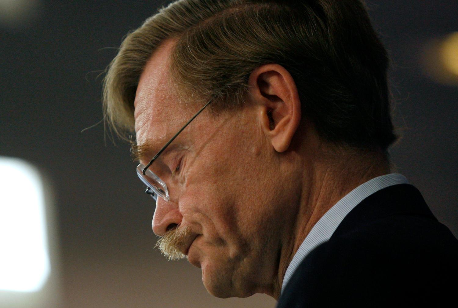 World Bank Group President Robert Zoellick pauses during a speech about the political and economic impact of the global economic crisis, and its implications for development and globalization, in Washington September 28, 2009. Zoellick sounded a cautionary note about granting greater regulatory power to the U.S. Federal Reserve and said the Dollar's future will "depend heavily on U.S. choices," during a speech on Monday.