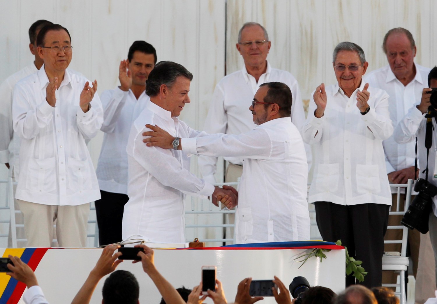 Colombian President Juan Manuel Santos (L) and Marxist rebel leader Timochenko shake hands after signing an accord ending a half-century war that killed a quarter of a million people, in Cartagena, Colombia September 26, 2016. REUTERS/John Vizcaino/File Photo TPX IMAGES OF THE DAY - RTSR69M