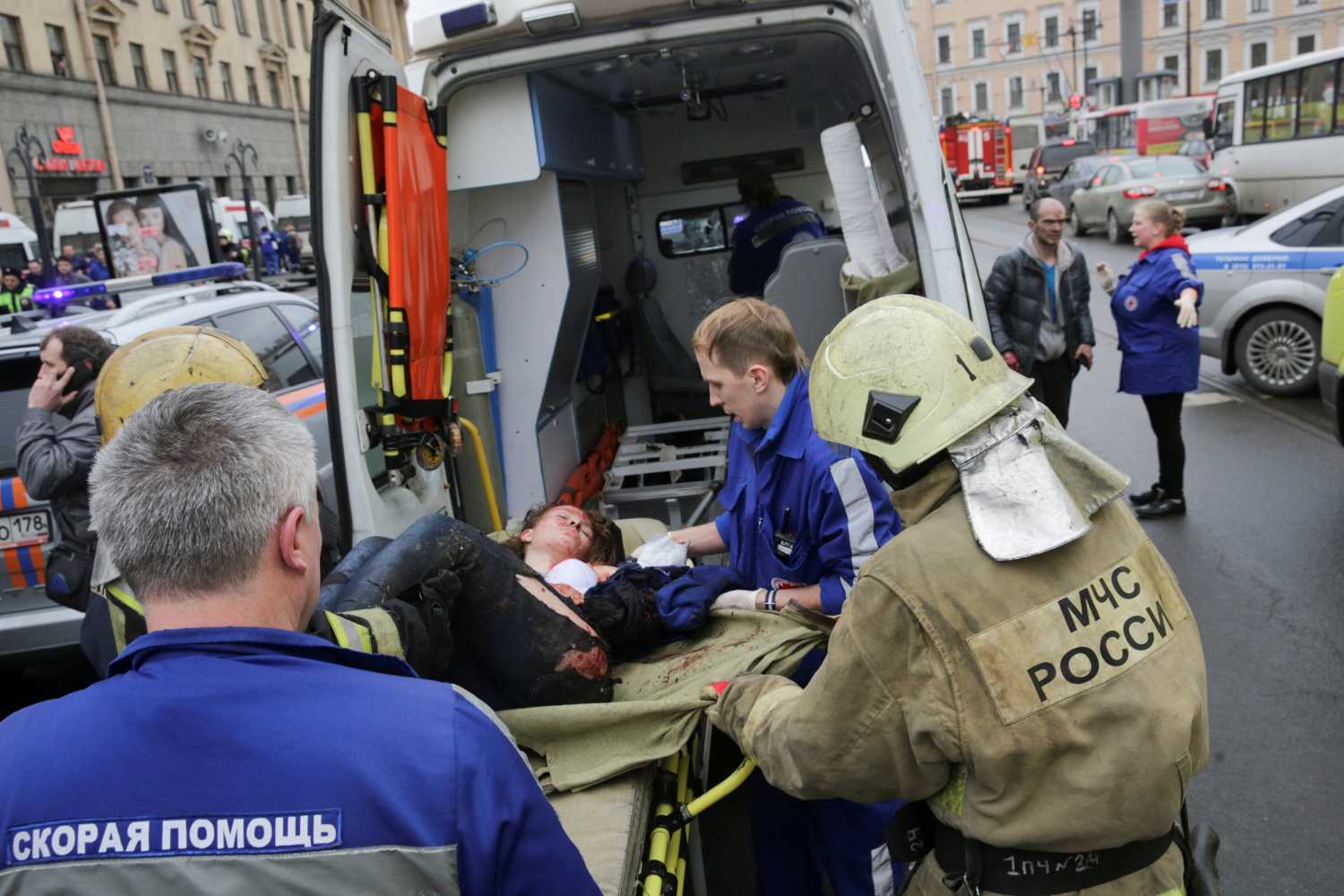 An injured person is helped by emergency services outside Sennaya Ploshchad metro station, following explosions in two train carriages at metro stations in St. Petersburg, Russia April 3, 2017. REUTERS/Anton Vaganov TPX IMAGES OF THE DAY - RTX33XUA
