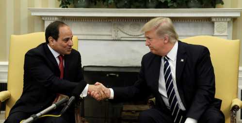 U.S. President Donald Trump meets Egyptian President Abdel Fattah al-Sisi in the Oval Office of the White House in Washington, U.S., April 3, 2017. REUTERS/Kevin Lamarque - RTX33W7Y