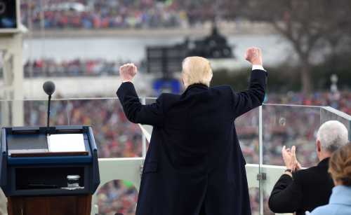US President Donald Trump celebrates after his speech during the Presidential Inauguration at the US Capitol in Washington, D.C., U.S., January 20, 2017. REUTERS/Saul Loeb/Pool TPX IMAGES OF THE DAY - RTSWJAM