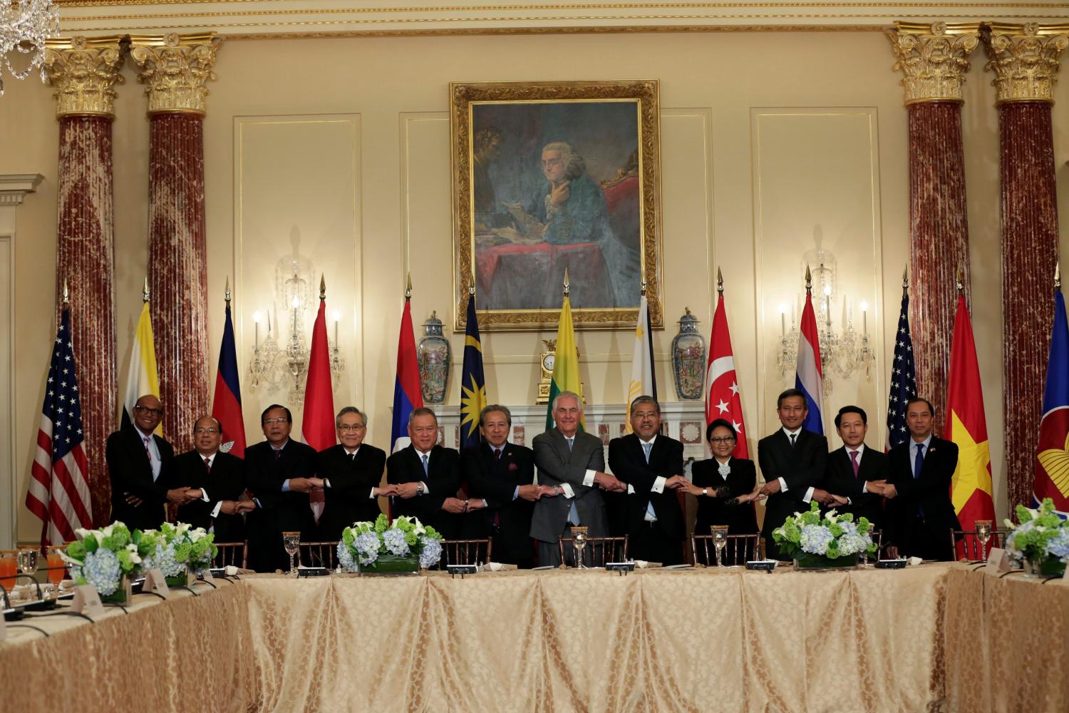 U.S. Secretary of State Rex Tillerson (C) poses with ASEAN foreign ministers before a working lunch at the State Department in Washington, U.S., May 4, 2017. REUTERS/Yuri Gripas