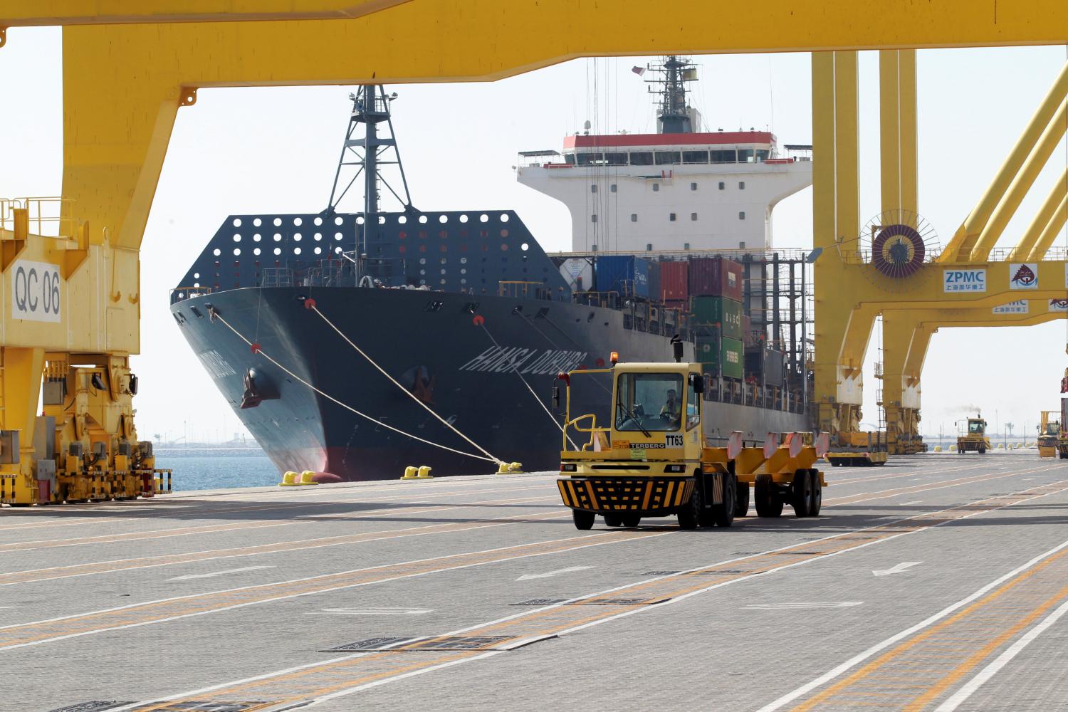 A ship decks at Hamad port in Doha, Qatar, June 14, 2017. REUTERS/Naseem Zeitoon - RTS173KZ