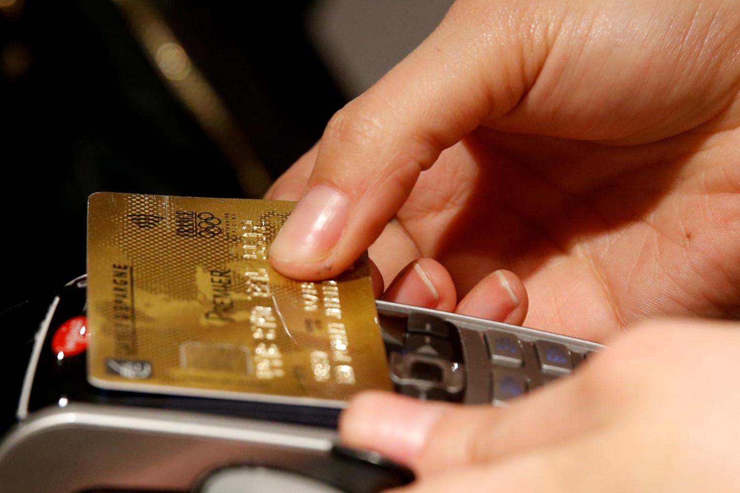 A customer pays with a contactless credit card.