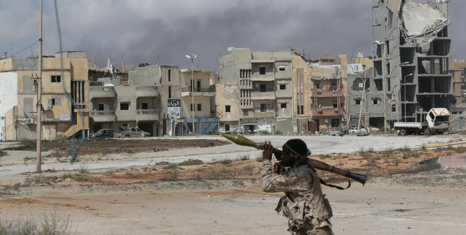 A member of the Libyan army's special forces holds a RPG during clashes with Islamist militants in their last stronghold in Benghazi, Libya, July 6, 2017. REUTERS/Esam Omran Al-Fetori - RTX3ACT1