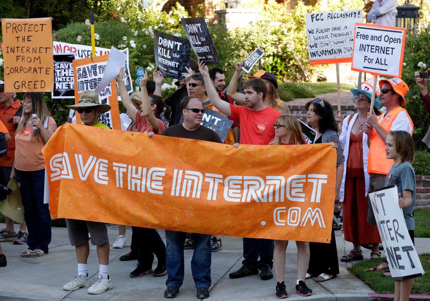 Pro-net neutrality Internet activists rally