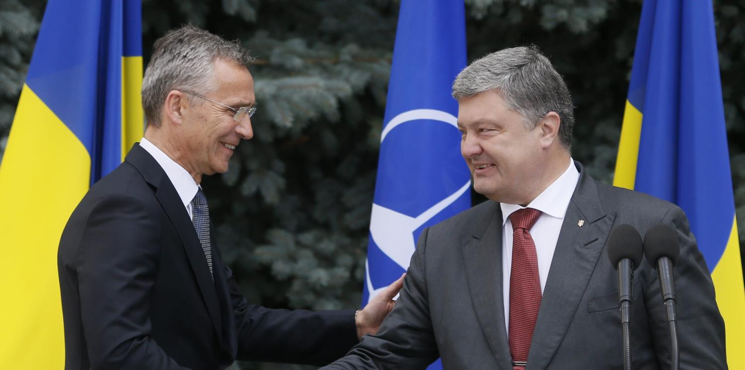 NATO Secretary General Jens Stoltenberg and Ukrainian President Petro Poroshenko shake hands during a joint news conference following a meeting of the NATO-Ukraine Commission in Kiev, Ukraine, July 10, 2017. REUTERS/Valentyn Ogirenko - RTX3ATLR