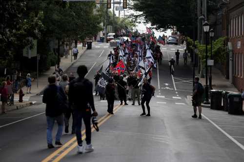 Members of white nationalists march in Charlottesville, Virginia, U.S., August 12, 2017. REUTERS/Joshua Roberts - RTS1BIBT