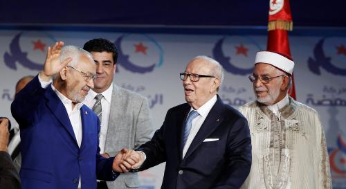 Tunisian President Beji Caid Essebsi (R) and Rached Ghannouchi, leader of the Islamist Ennahda movement, gesture during the congress of the Ennahda Movement in Tunis,Tunisia May 20, 2016. REUTERS/Zoubeir Souissi - RTSF8BP