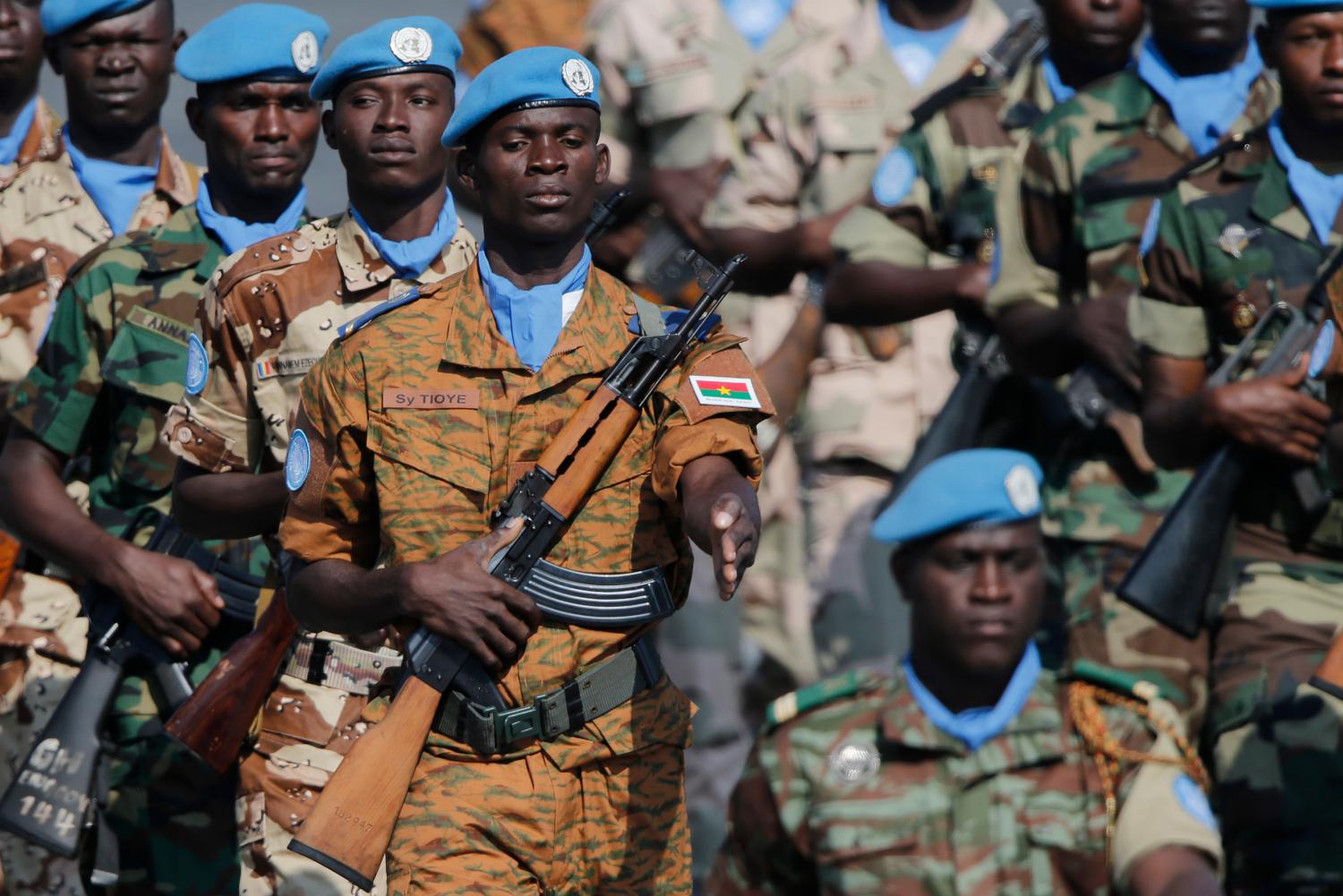 DATE IMPORTED:July 14, 2013Soldiers from the U.N. peacekeeping mission in Mali (MINUSMA) take part in the traditional Bastille Day military parade in Paris July 14, 2013. REUTERS/Christian Hartmann (FRANCE - Tags: MILITARY ANNIVERSARY POLITICS)