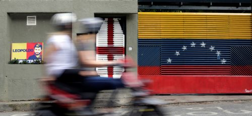 Two people ride a motorcycle past the house of Venezuelan opposition leader Leopoldo Lopez in Caracas, Venezuela August 1, 2017. REUTERS/Ueslei Marcelino - RTS1A0UH