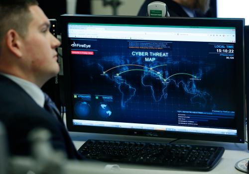 A Department of Homeland Security worker listens to U.S. President Barack Obama talk at the National Cybersecurity and Communications Integration Center in Arlington, Virginia, January 13, 2015. REUTERS/Larry Downing (UNITED STATES - Tags: POLITICS SCIENCE TECHNOLOGY CRIME LAW MILITARY) - RTR4LBMO
