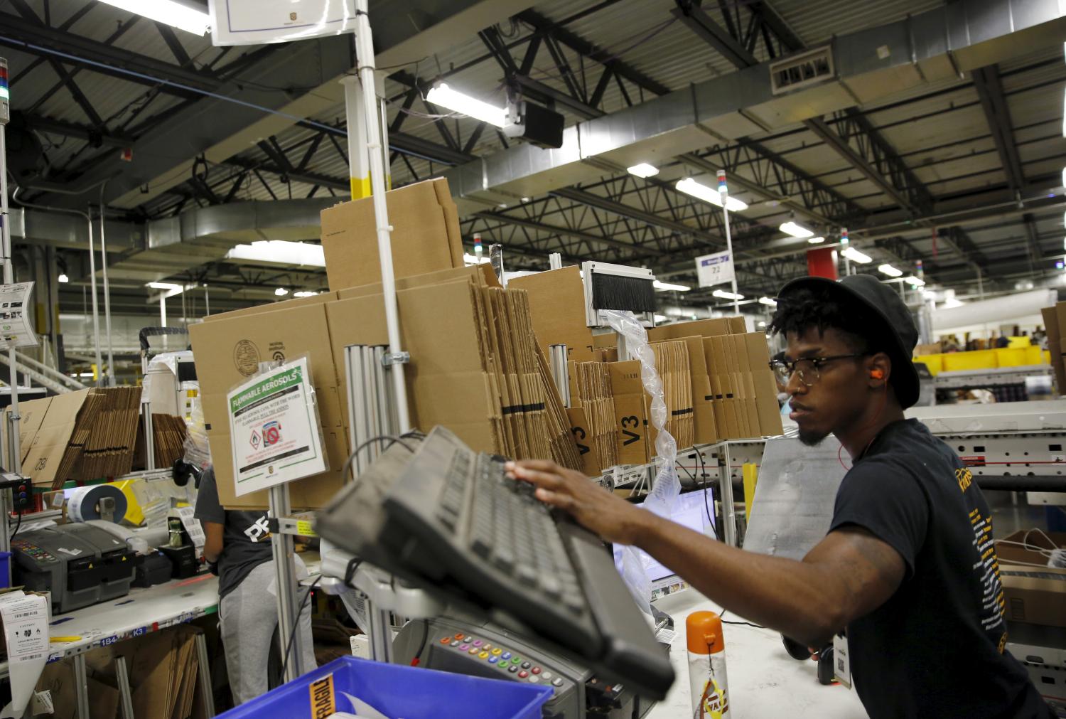 A worker prepares packaged products for shipment at an Amazon Fulfilment Center in Tracy, California, August 3, 2015. REUTERS/Robert Galbraith