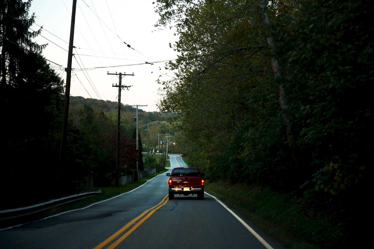Donnie Gooding and Katy Yeager Gooding drive to dinner with their baby Kennedy Gooding in Barboursville, West Virginia, October 18, 2015. Picture taken October 18, 2015. To match Special Report BABY-OPIOIDS/ REUTERS/Jonathan Ernst - GF10000257877