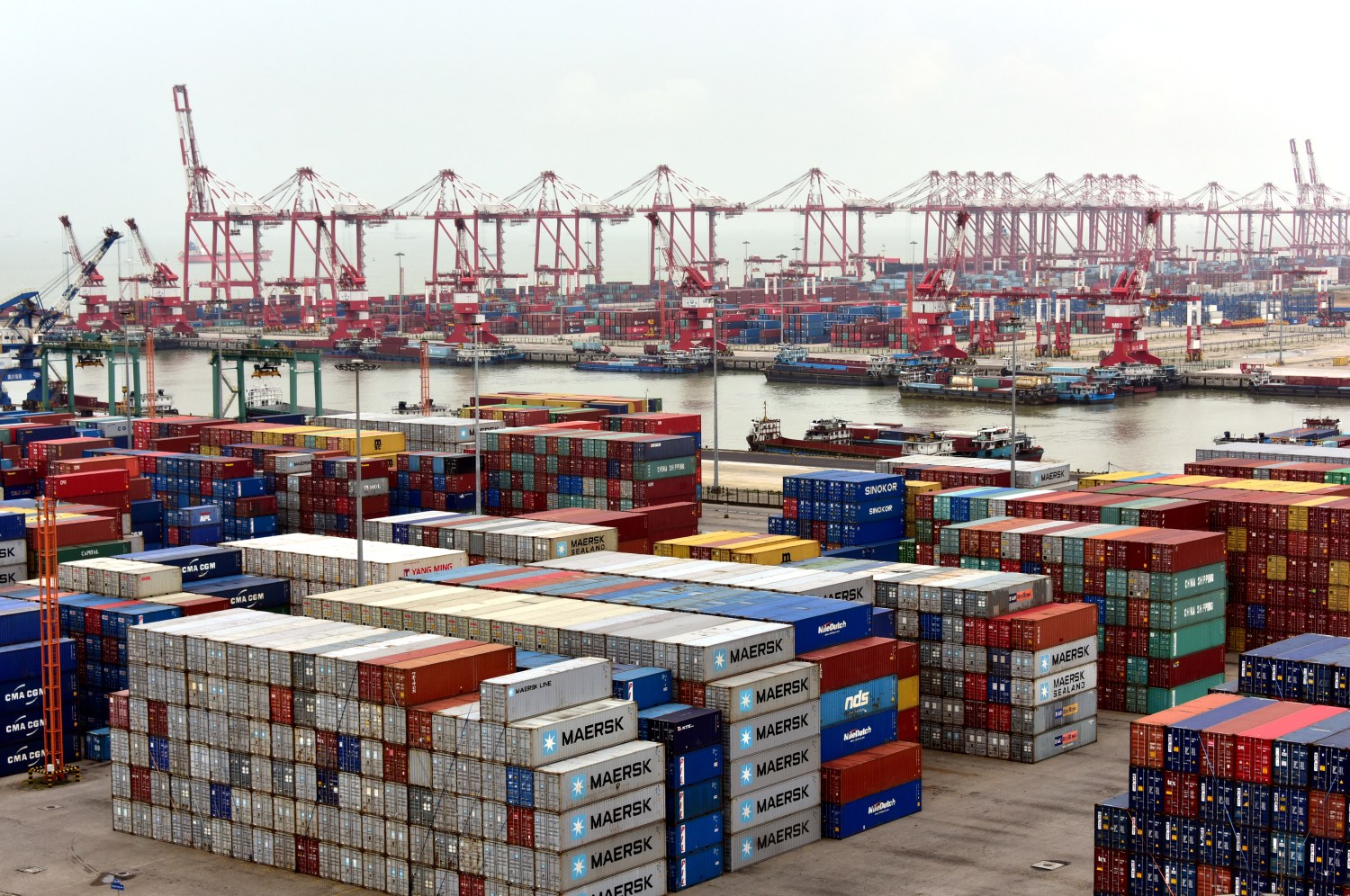 Shipping containers are seen at Nansha terminal of Guangzhou port, in Guangdong province, China June 14, 2017. Picture taken June 14, 2017. REUTERS/Stringer ATTENTION EDITORS - THIS IMAGE WAS PROVIDED BY A THIRD PARTY. CHINA OUT. NO COMMERCIAL OR EDITORIAL SALES IN CHINA. - RC1D40E1D4E0