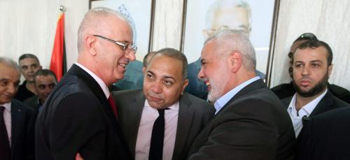 Palestinian Prime Minister Rami Hamdallah (L) shakes hands with Hamas Chief Ismail Haniyeh in Gaza City October 2, 2017. REUTERS/Ibraheem Abu Mustafa TPX IMAGES OF THE DAY - RC1A1BA640D0