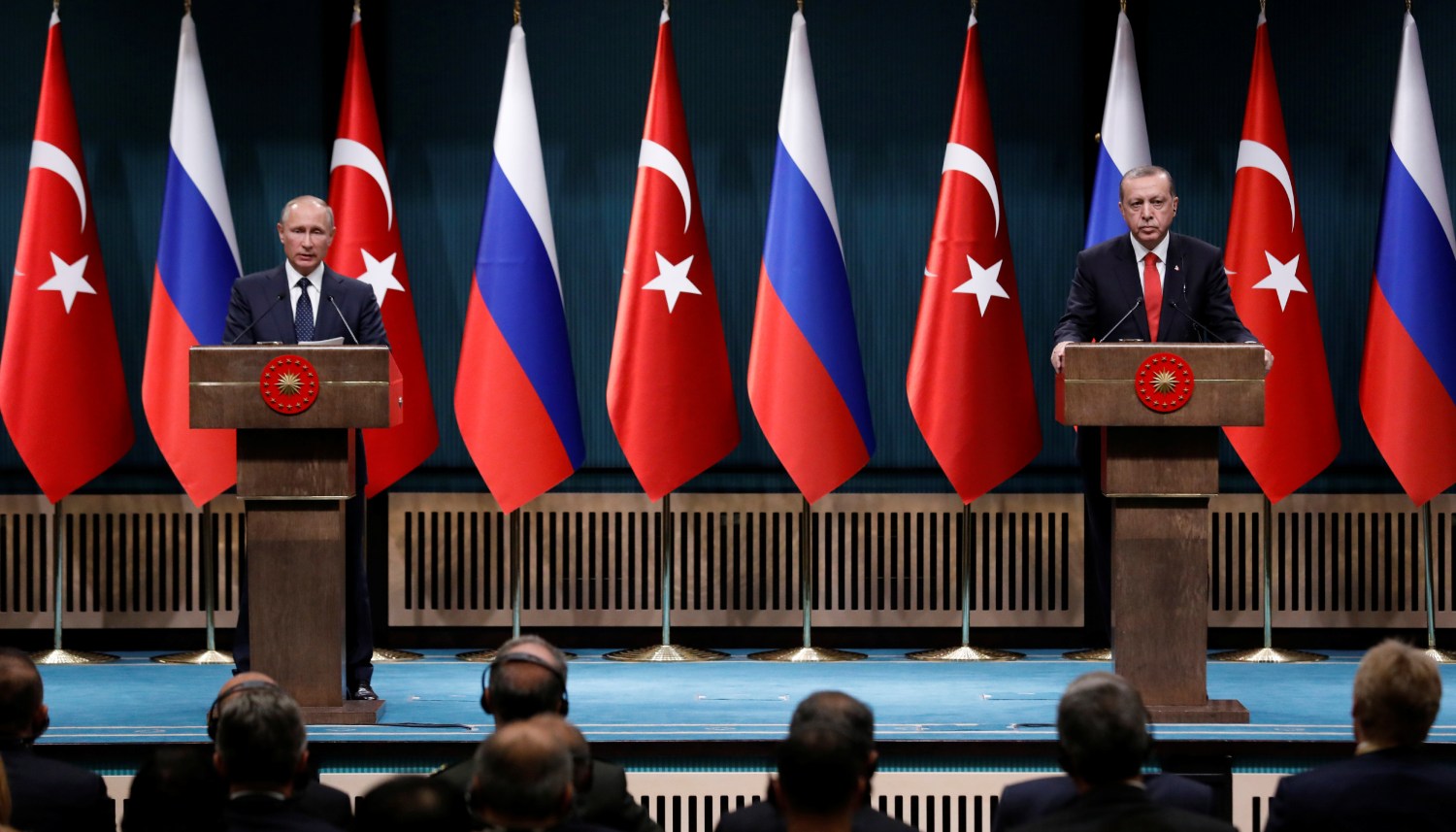 Turkish President Tayyip Erdogan and Russian President Vladimir Putin attend a press conference in Ankara, Turkey, September 28, 2017. REUTERS/Umit Bektas - RC1270F717C0