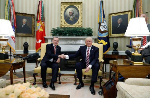 Turkey's President Recep Tayyip Erdogan (L) shakes hands with U.S President Donald Trump in the Oval Office of the White House in Washington, U.S. May 16, 2017. REUTERS/Kevin Lamarque