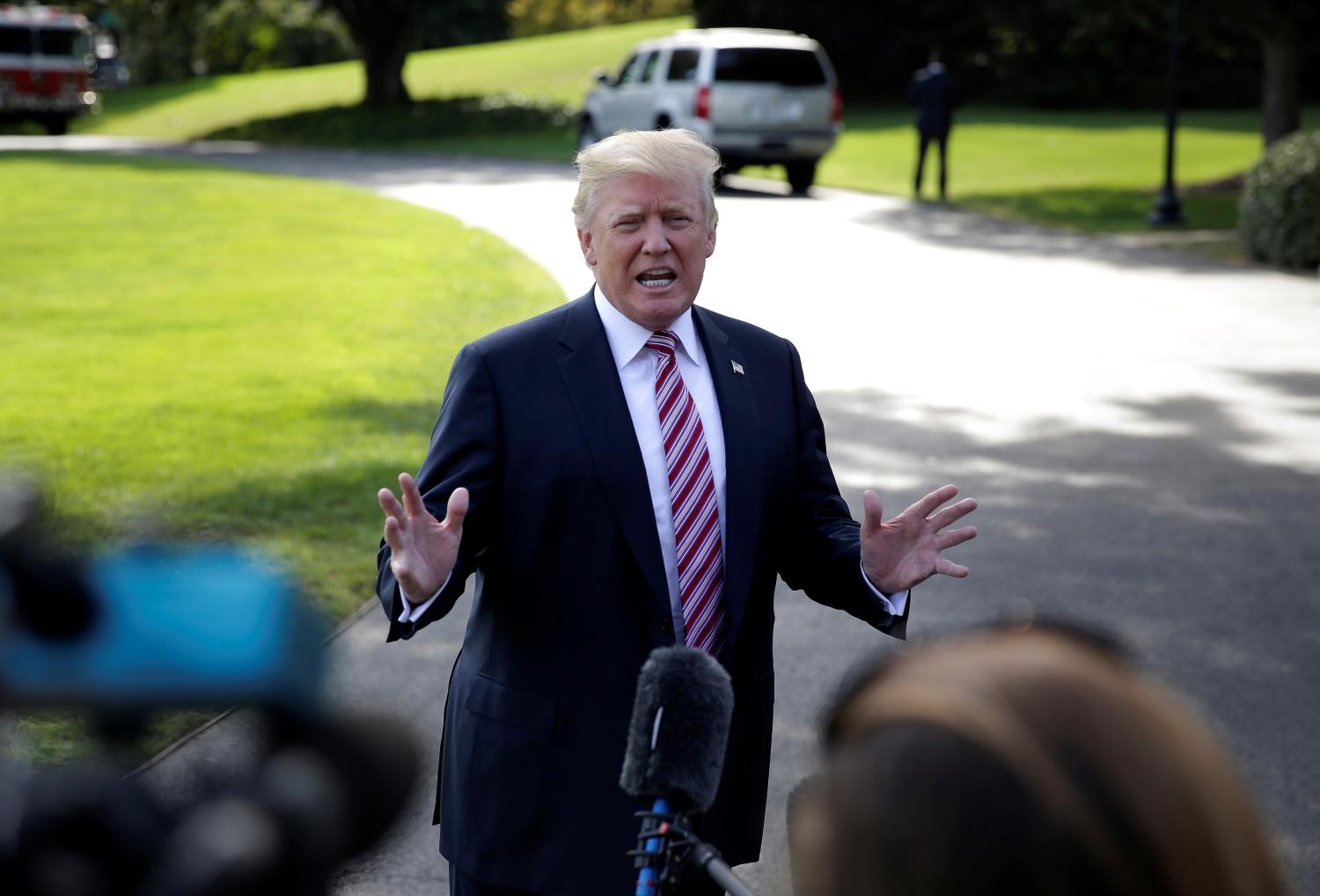 U.S. President Donald Trump speaks to reporters as he departs for Bedminster, New Jersey, from the White House in Washington, U.S., September 29, 2017. REUTERS/Joshua Roberts - RC1419163150