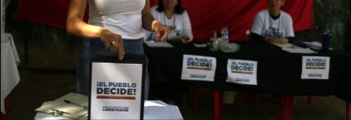 A woman casts her vote during an unofficial plebiscite against Venezuela President Nicolas Maduro's government, in Rio de Janeiro, Brazil, July 16, 2017. REUTERS/Pilar Olivares - RC194B2DDBA0