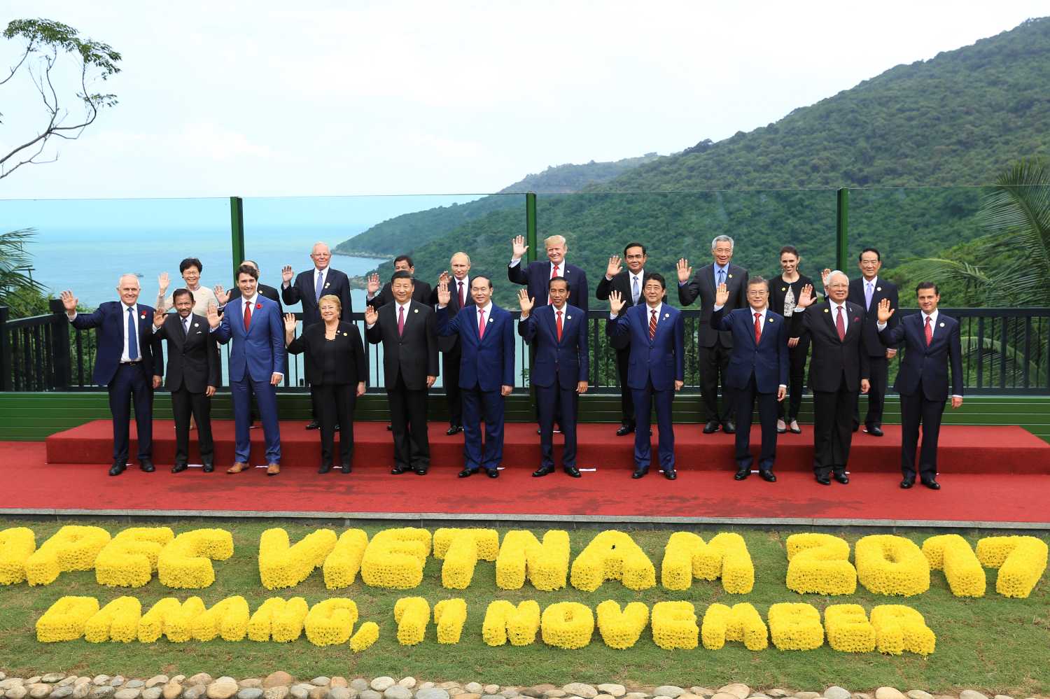 Leaders pose for a group photo at the APEC economic leaders meeting in Danang, Vietnam, November 11, 2017. (L-R): Australian Prime Minister Malcolm Turnbull; Brunei's Sultan Hassanal Bolkiah; Hong Kong Chief Executive Carrie Lam; Canadian Prime Minister Justin Trudeau; Peru's President Pedro Pablo Kuczynski; Chile's President Michelle Bachelet; Philippines President Rodrigo Duterte; China's President Xi Jinping; Russian President Vladimir Putin; Vietnamese President Tran Dai Quang; U.S. President Donald Trump; Indonesian President Joko Widodo; Thailand Prime Minister Prayuth Chan-ocha; Japanese Prime Minister Shinzo Abe; Singapore Prime Minister Lee Hsien Loong; South Korean President Moon Jae-in; New Zealand's Prime Minister Jacinda Ardern; Malaysia's Prime Minister Najib Razak; Taiwan's representative James Soong; Mexican President Enrique Pena Nieto. REUTERS/Hau Dinh/Pool - RC1B9B30FAF0