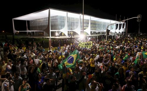 Anti-government demonstrators attend a protest at the appointment of Luiz Inacio Lula da Silva as a minister, in front of the Planalto Palace in Brasilia, Brazil, March 16, 2016. REUTERS/Adriano Machado TPX IMAGES OF THE DAY - GF10000348091