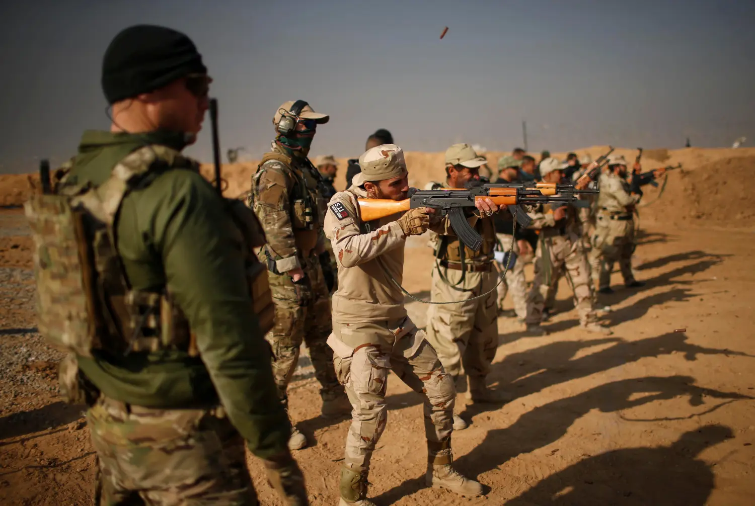 DATE IMPORTED:December 11, 2016Members of the U.S. Army Special Forces provide training for Iraqi fighters from Hashid Shaabi at Makhmur camp in Iraq December 11, 2016. REUTERS/Mohammed Salem