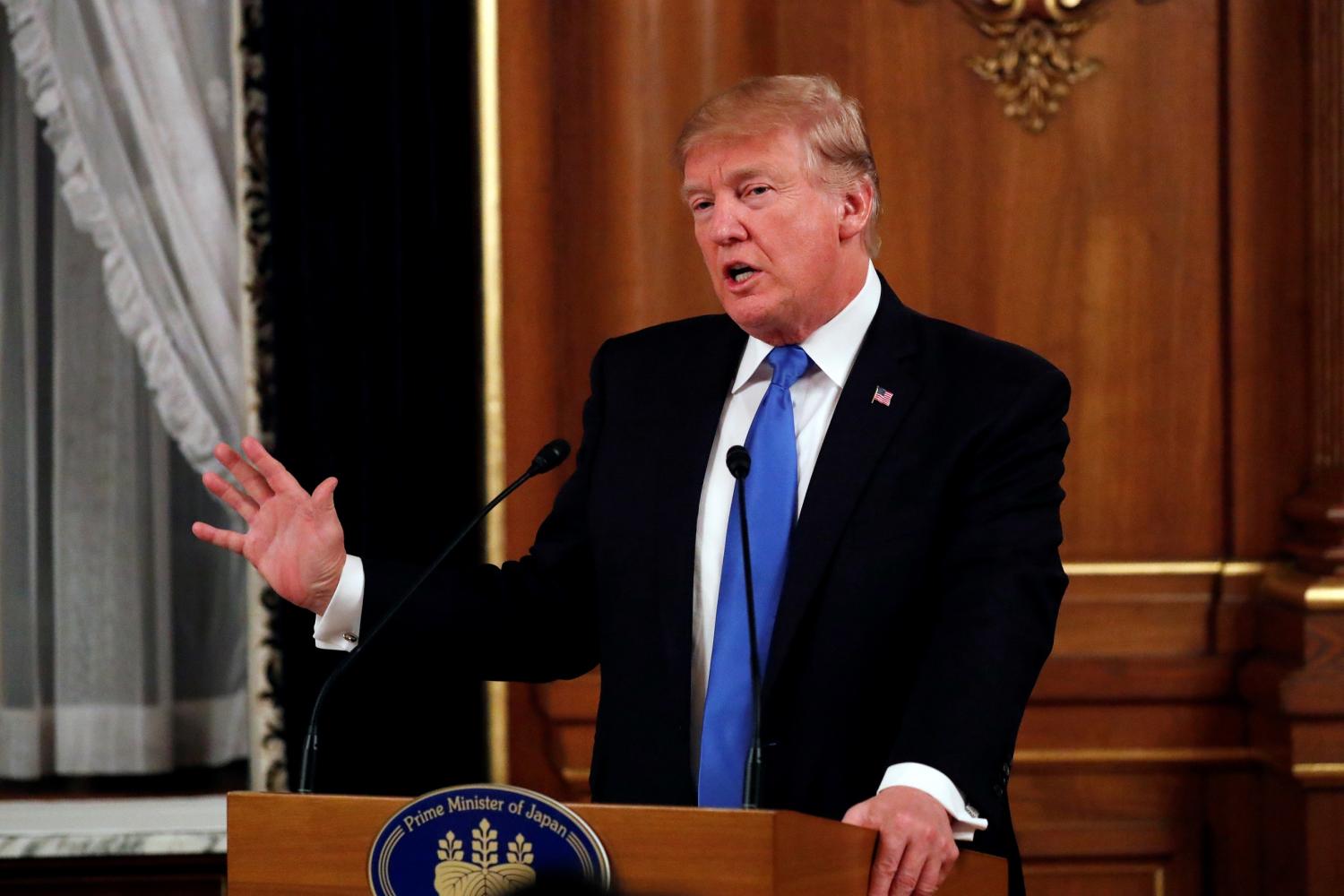 Japan's Prime Minister Shinzo Abe hosts an official dinner for U.S. President Donald Trump at Akasaka Palace in Tokyo, Japan November 6, 2017. REUTERS/Jonathan Ernst - RC1A0CA30050