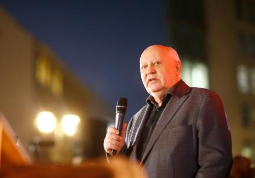 Former Soviet President Mikhail Gorbachev visits the former Berlin Wall border crossing point Checkpoint Charlie, in Berlin November 7, 2014. REUTERS/Hannibal Hanschke (GERMANY - Tags: ANNIVERSARY POLITICS PROFILE TPX IMAGES OF THE DAY) - LR1EAB719N0DQ