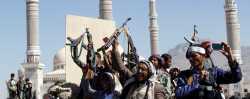 Houthi fighters attend the funeral of their fellow who were killed during the recent clashes in Sanaa, Yemen December 7, 2017. REUTERS /Mohammed Al-Sayaghi - RC1B26B1C800
