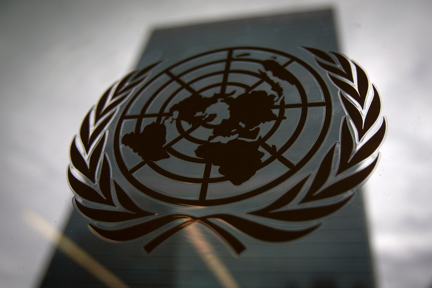 Image: UN logo and headquarters, Manhattan