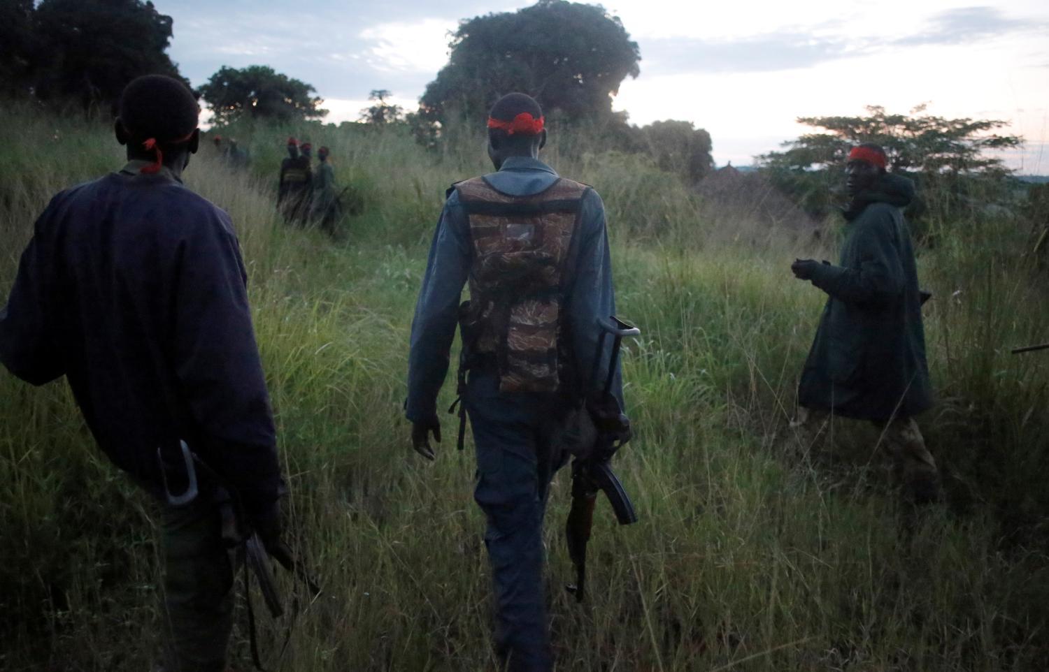 SPLA-IO rebels walk during an assault on government SPLA soldiers in the town of Kaya, on the border with Uganda
