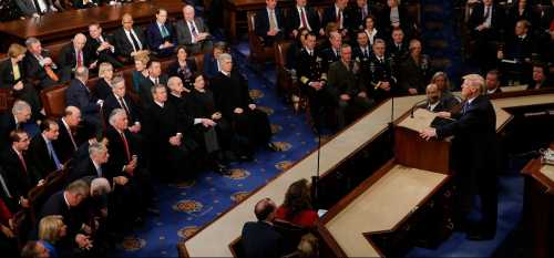 U.S. President Donald Trump delivers his State of the Union address to a joint session of the U.S. Congress on Capitol Hill in Washington, U.S. January 30, 2018. REUTERS/Jonathan Ernst - HP1EE1V0DA74L