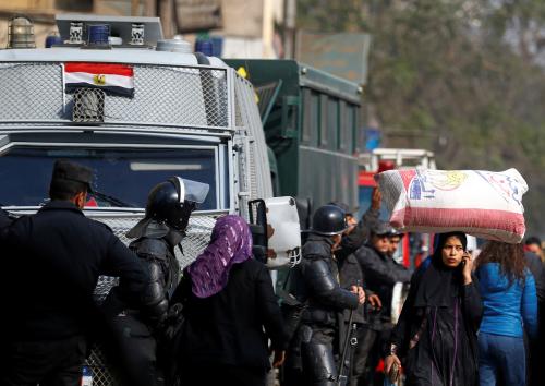 Egyptian security forces stand guard outside the court during the trial of human rights lawyer and ex-presidential candidate, Khaled Ali in Cairo, Egypt, January 3, 2018. REUTERS/Mohamed Abd El Ghany