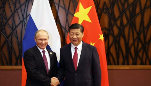 Russian President Vladimir Putin and Chinese President Xi Jinping shake hands during a meeting on the sidelines of the APEC summit in Danang, Vietnam November 10, 2017. Sputnik/Konstantin Zavrazhin/Kremlin via REUTERS ATTENTION EDITORS - THIS IMAGE WAS PROVIDED BY A THIRD PARTY. - RC1BB457E1C0