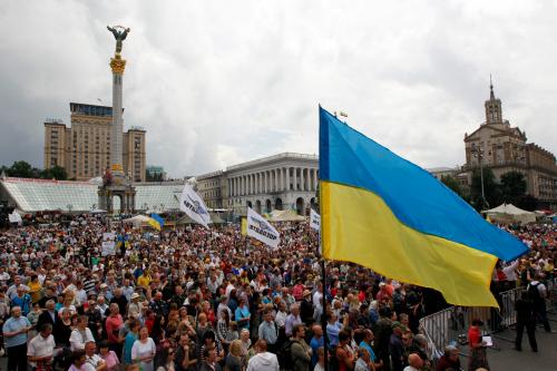 People attend the so-called people's veche (assembly) in Independence Square (Maidan Nezalezhnosti) in central Kiev June 1, 2014. REUTERS/Valentyn Ogirenko (UKRAINE - Tags: POLITICS CIVIL UNREST) - GM1EA611L6201