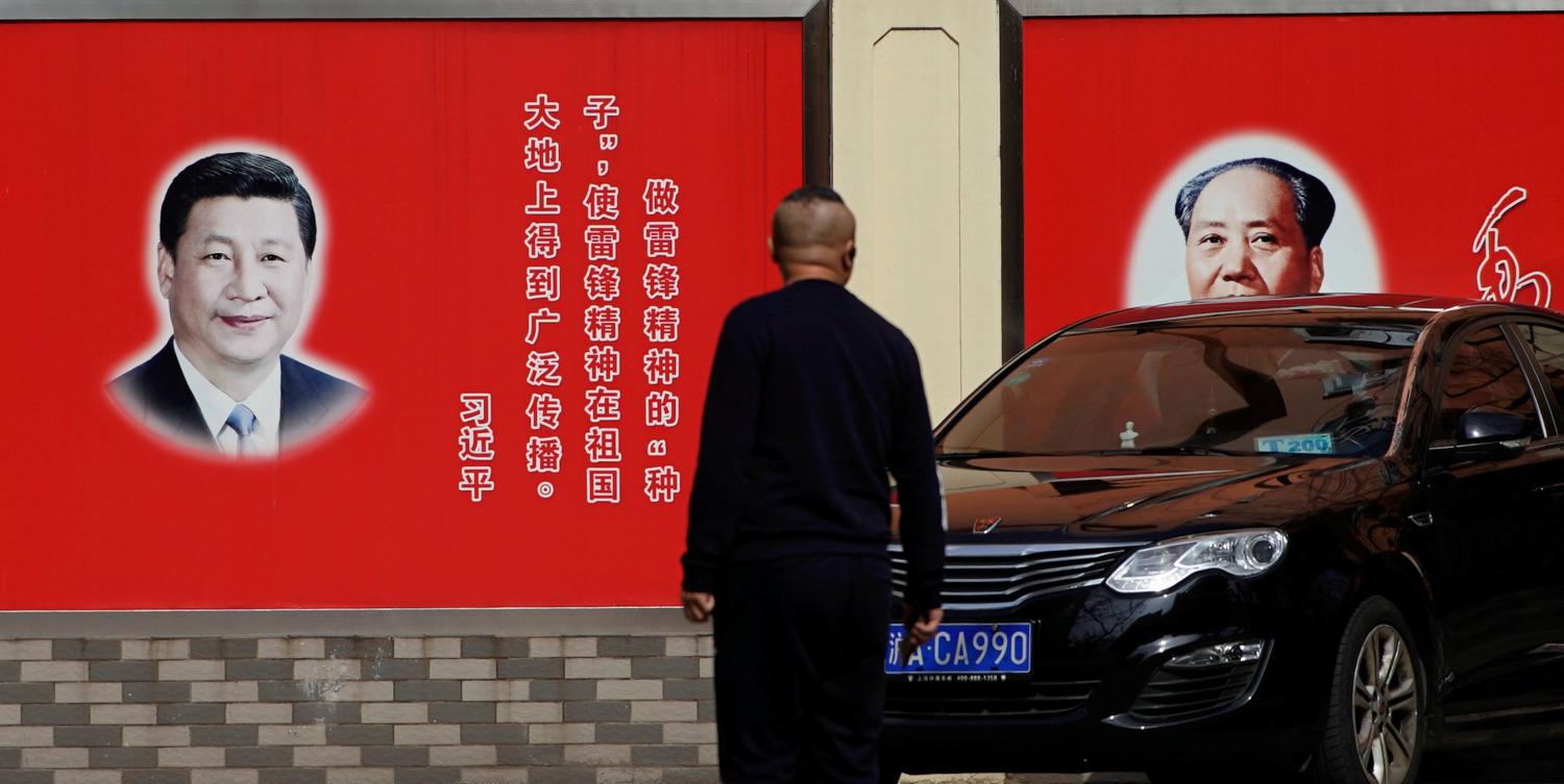 Pictures of Chinese President Xi Jinping and late Chinese Chairman Mao Zedong overlook a street in Shanghai, China February 26, 2018. REUTERS/Aly Song - RC1A21A790A0