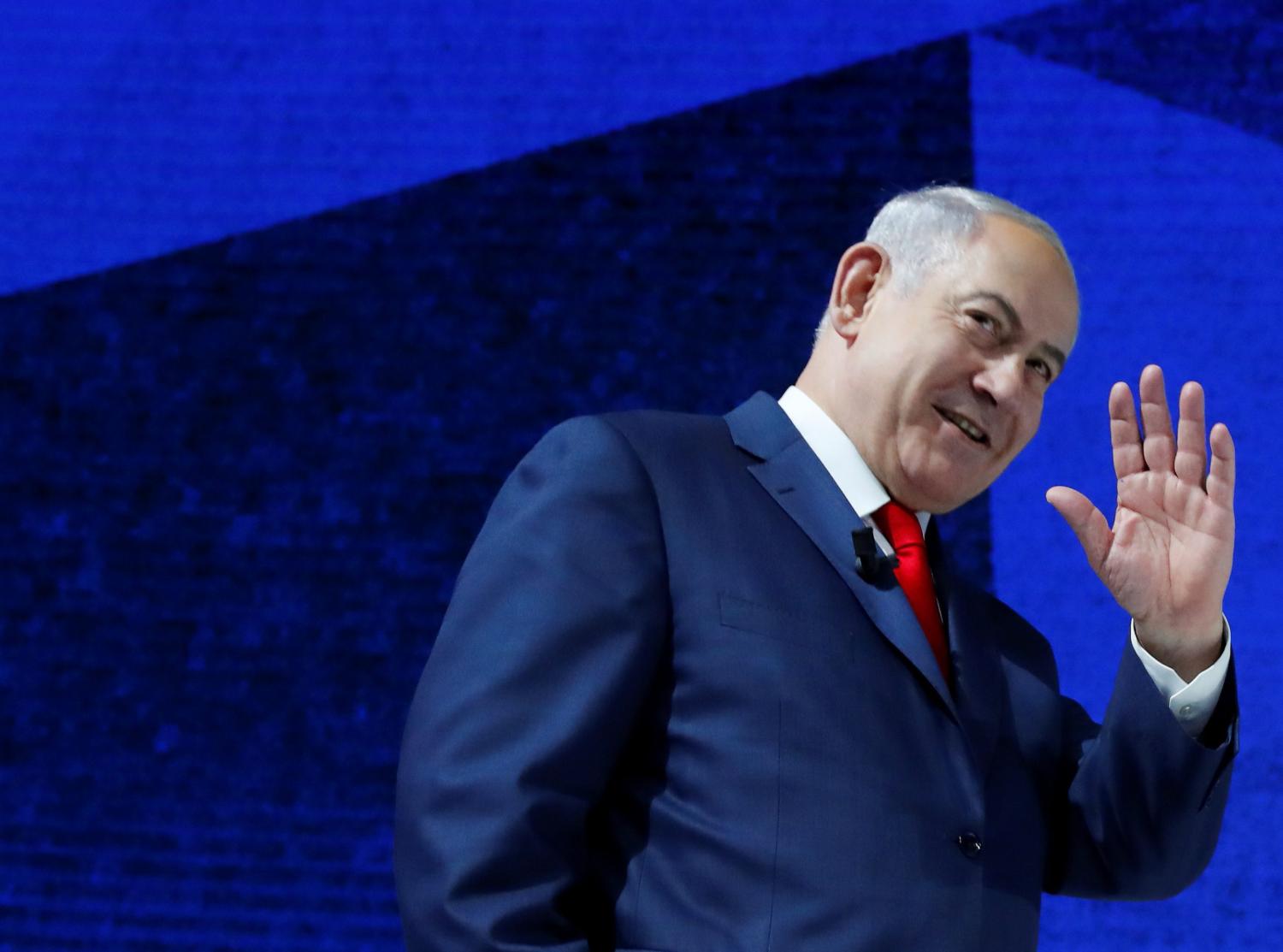 Israel's Prime Minister Benjamin Netanyahu waves as he leaves a plenary session during the World Economic Forum (WEF) annual meeting in Davos, Switzerland January 25, 2018. REUTERS/Denis Balibouse - RC1359EA4910
