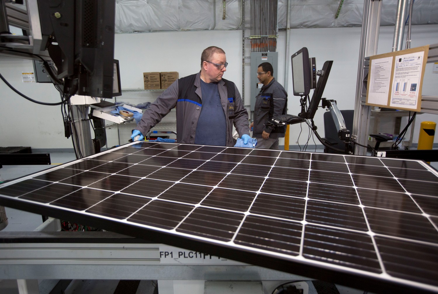 Production operator John White checks a panel at the SolarWorld solar panel factory in Hillsboro, Oregon, U.S., January 15, 2018. Picture taken January 15, 2018. REUTERS/Natalie Behring - RC1A2904F740