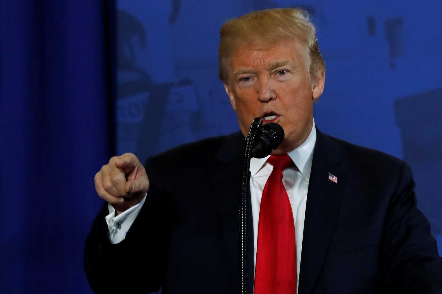 U.S. President Donald Trump delivers remarks on the U.S. opioid crisis, at Manchester Community College in Manchester, New Hampshire, U.S. March 19, 2018. REUTERS/Jonathan Ernst - RC1266D6A610