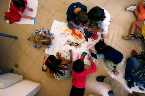 Pre-schoolers draw together