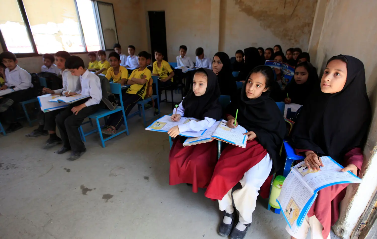 Children attend a class at Khushal school that Nobel Peace Prize laureate Malala Yousafzai used to attend, in her hometown of Mingora in Swat Valley, Pakistan March 30, 2018. REUTERS/Faisal Mahmood - RC16E4045B40