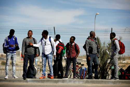 African migrants stand outside the Holot detention centre, due to shut down on March 15, in Negev desert, Israel March 13, 2018. REUTERS/Amir Cohen - RC14514076D0