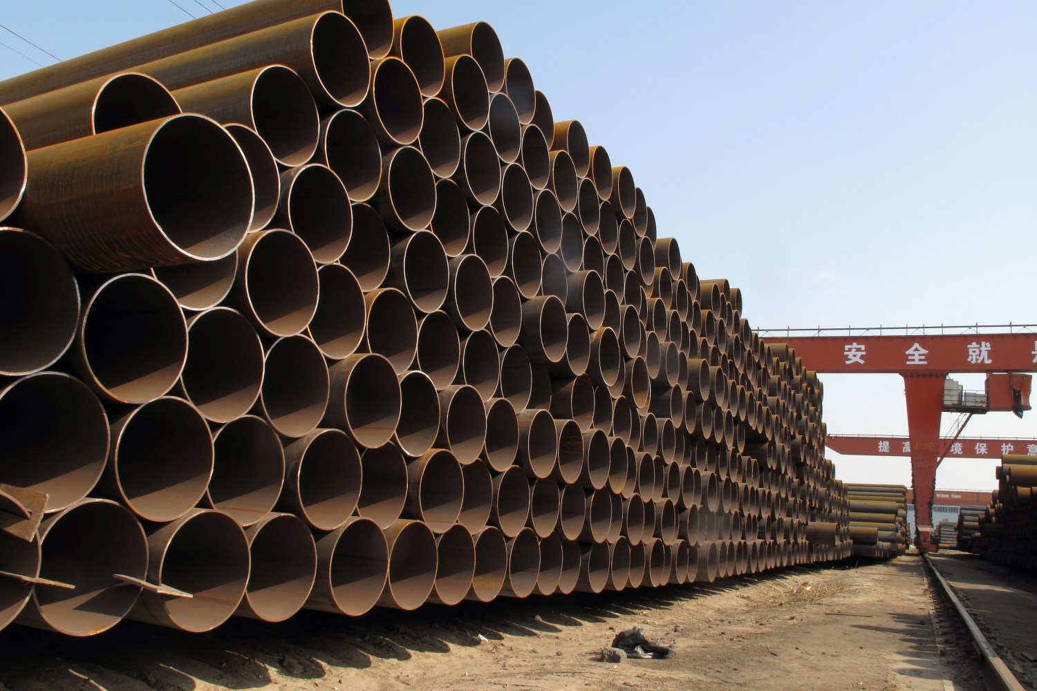 Steel pipes waiting to be loaded and transferred to the port are seen at a steel mill in Cangzhou, Hebei province, China March 19, 2018. Picture taken March 19, 2018. REUTERS/Muyu Xu - RC1CB23F00A0